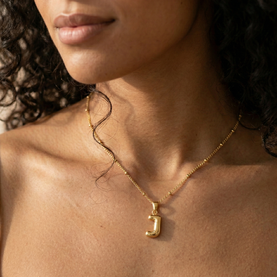 Collier lettre J