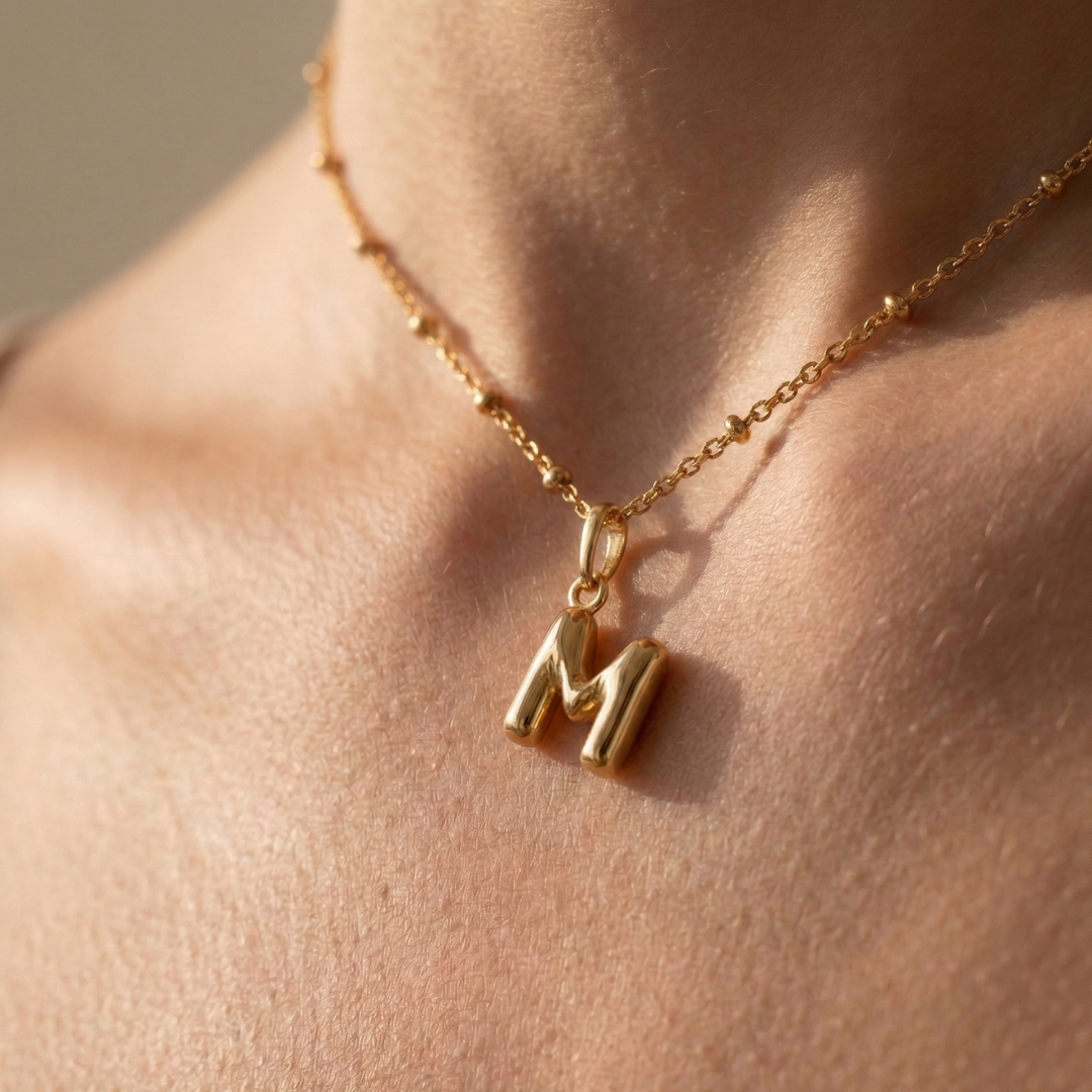 Collier lettre M