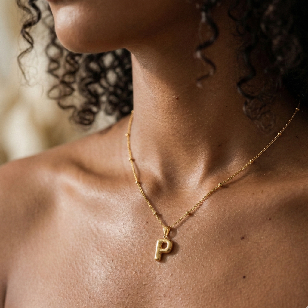Collier lettre P