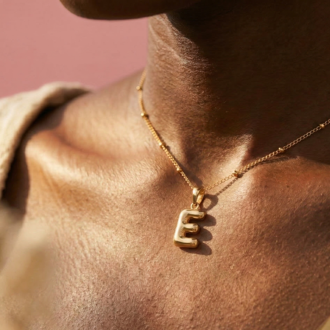 Collier lettre E