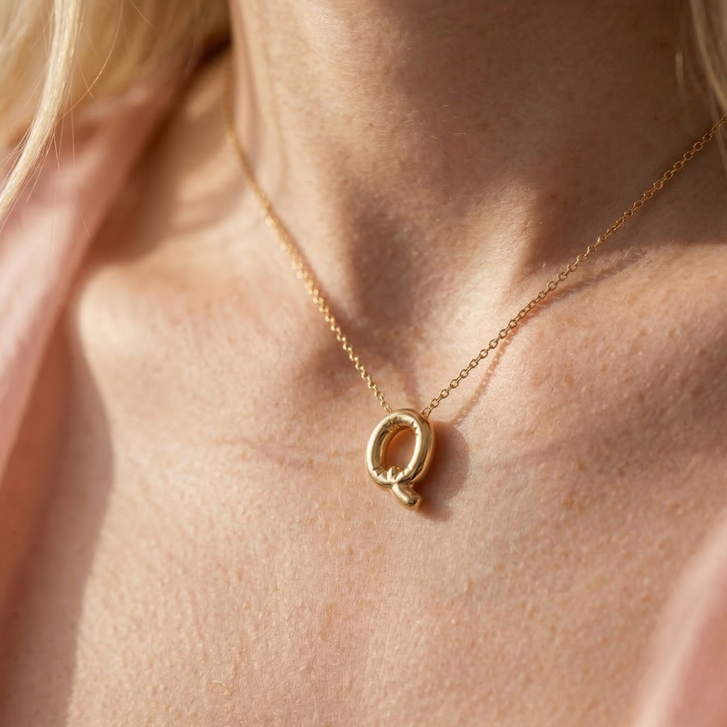 Collier lettre Q